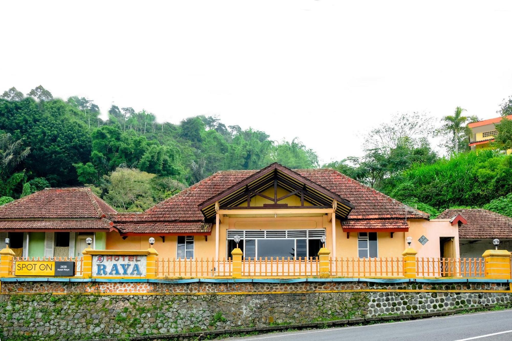 Oyo Life 2638 Hotel Raya Sarangan Exterior foto