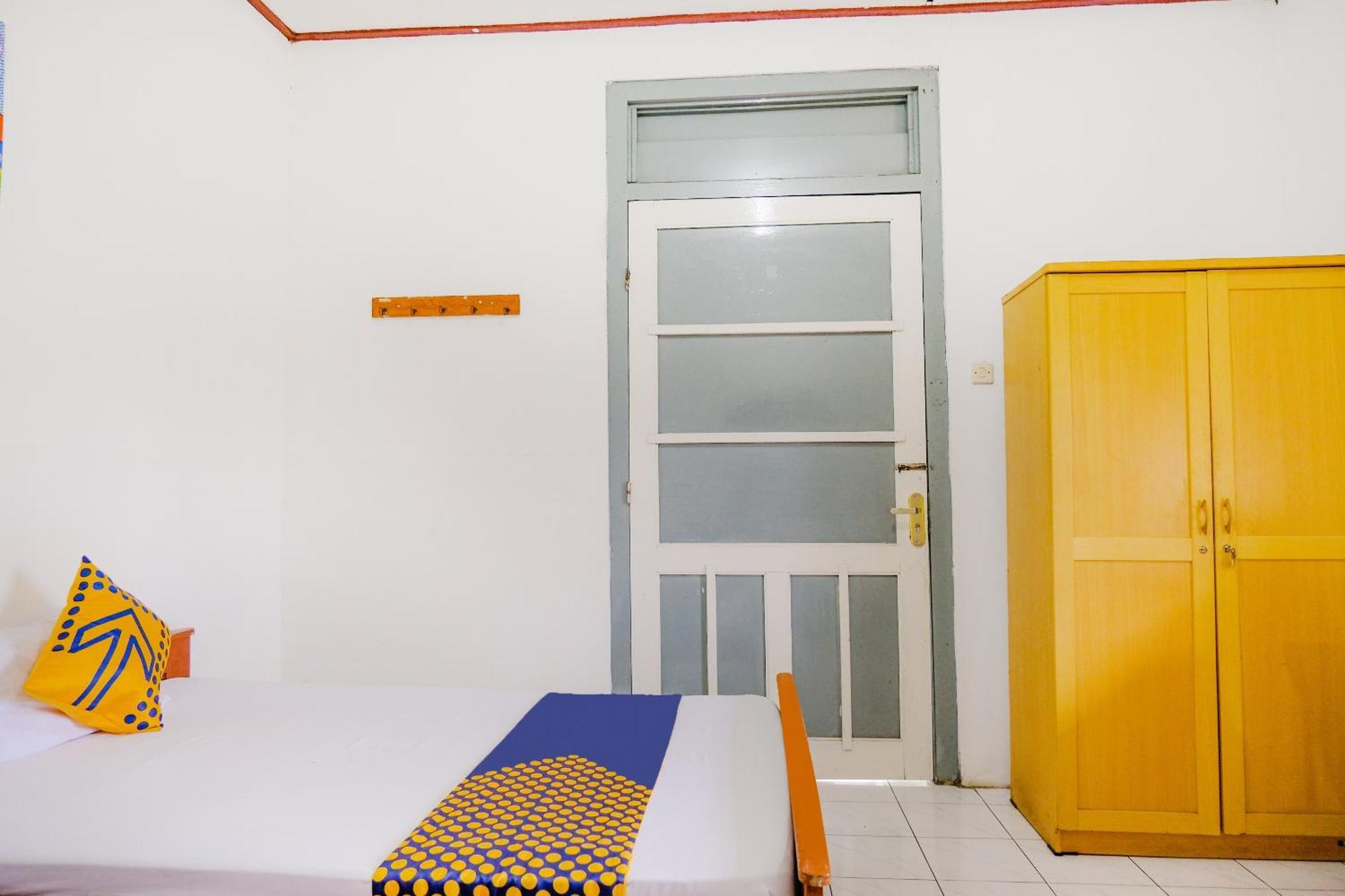 Oyo Life 2638 Hotel Raya Sarangan Exterior foto