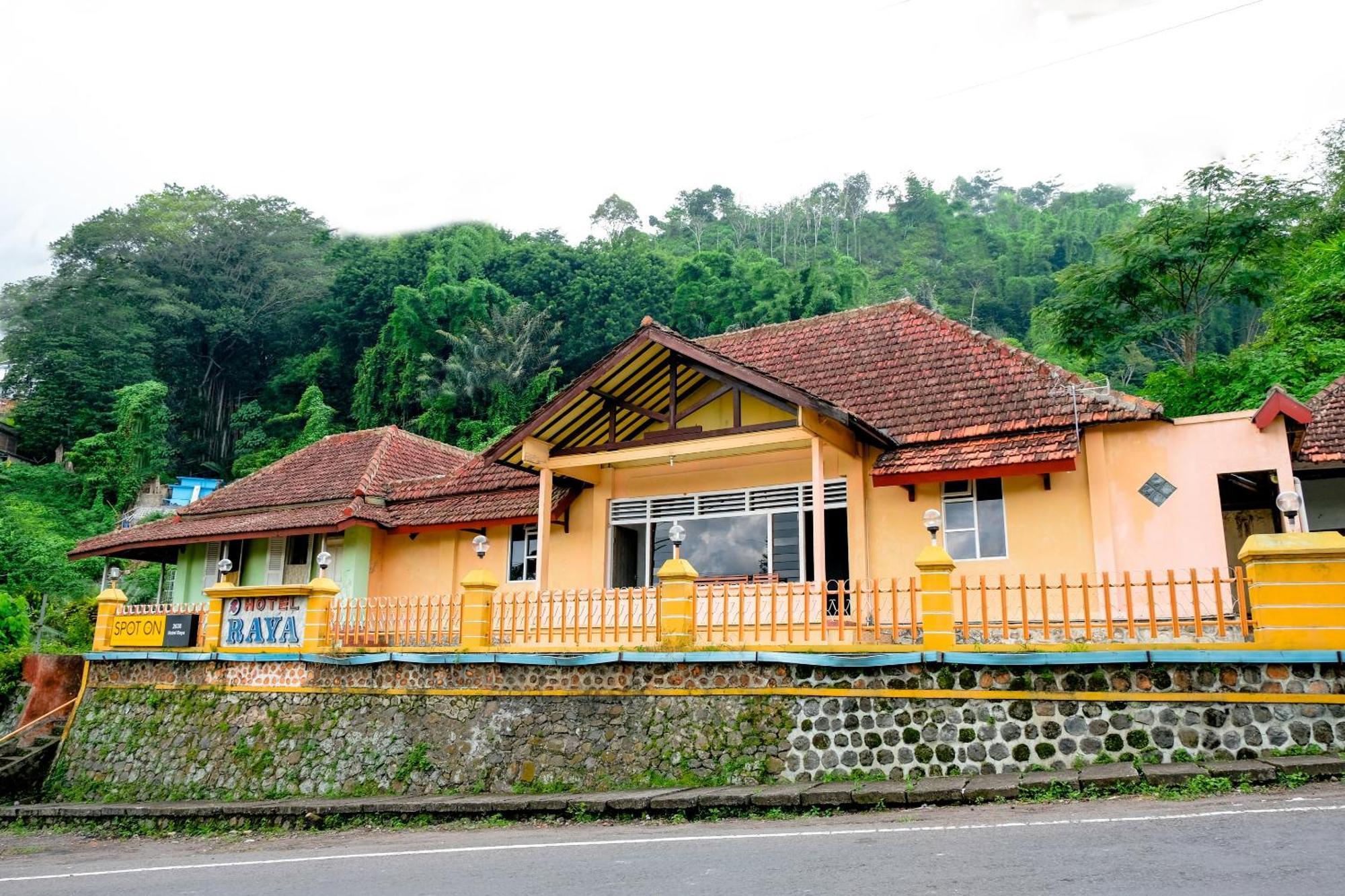 Oyo Life 2638 Hotel Raya Sarangan Exterior foto